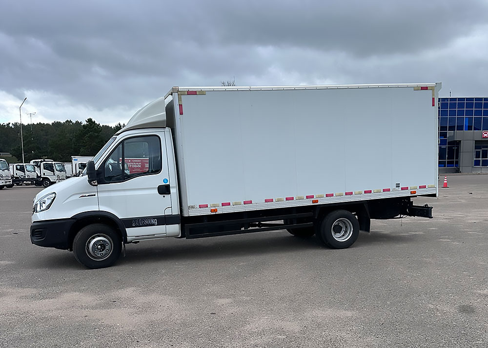 Автофургон IVECO Daily 70 — профиль слева