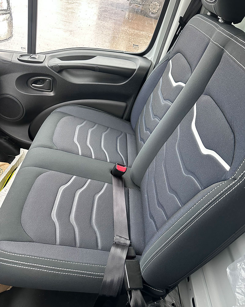 Пассажирские сиденья в кабине IVECO Daily 70